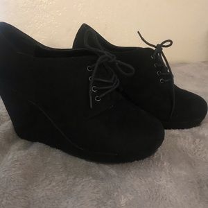EUC Torrid Wedge Booties Hidden Platform Black